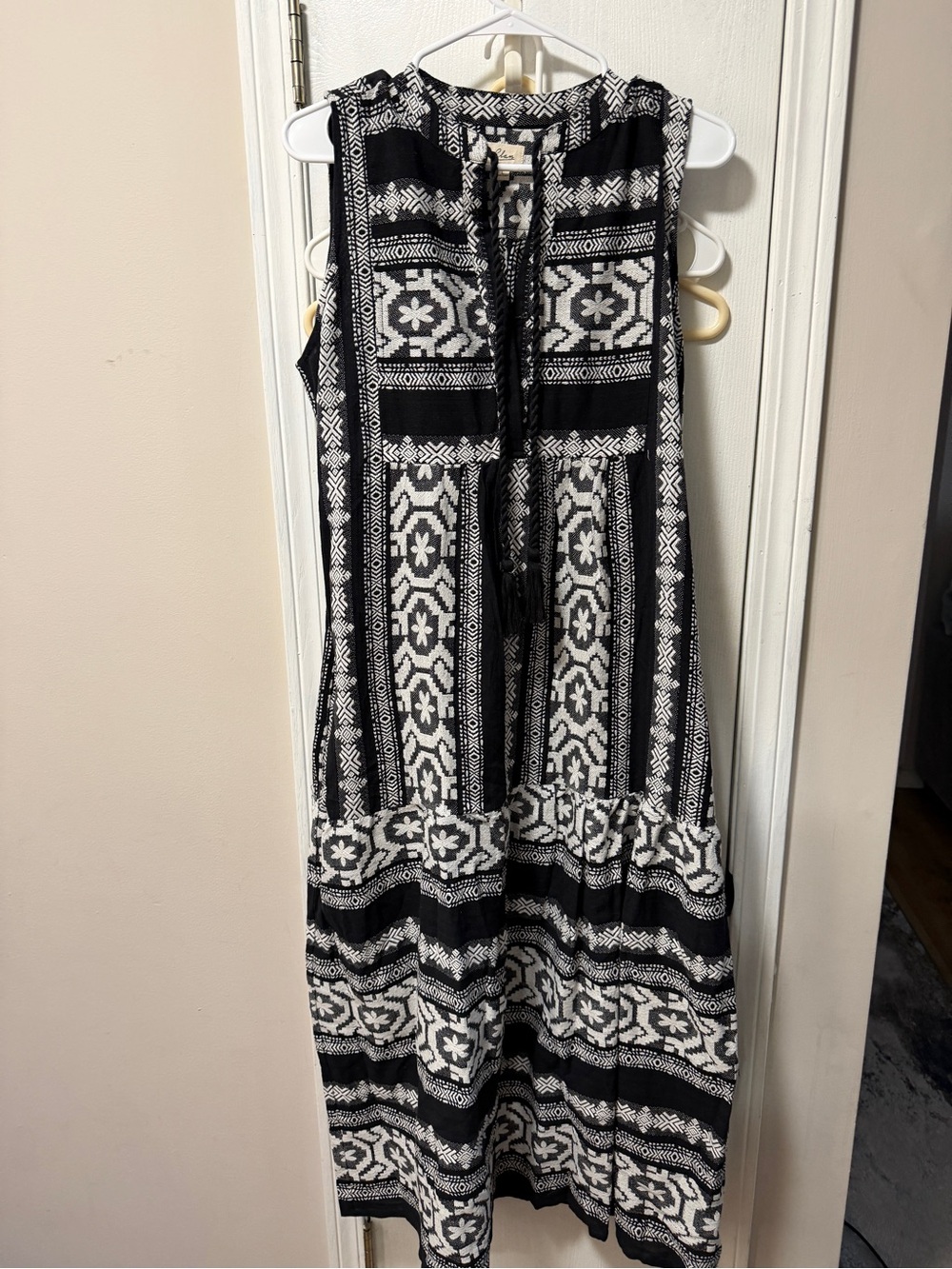 Elan Black & White Sleeveless Patterned Maxi dress NWOT